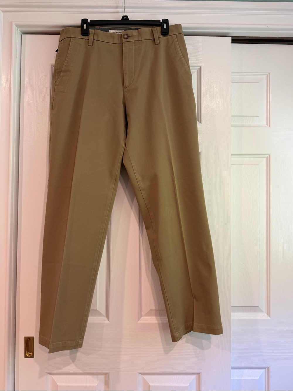 Men's Classic Dockers Khaki Pants - Comfortable Straight Fit. Size 34 x 32